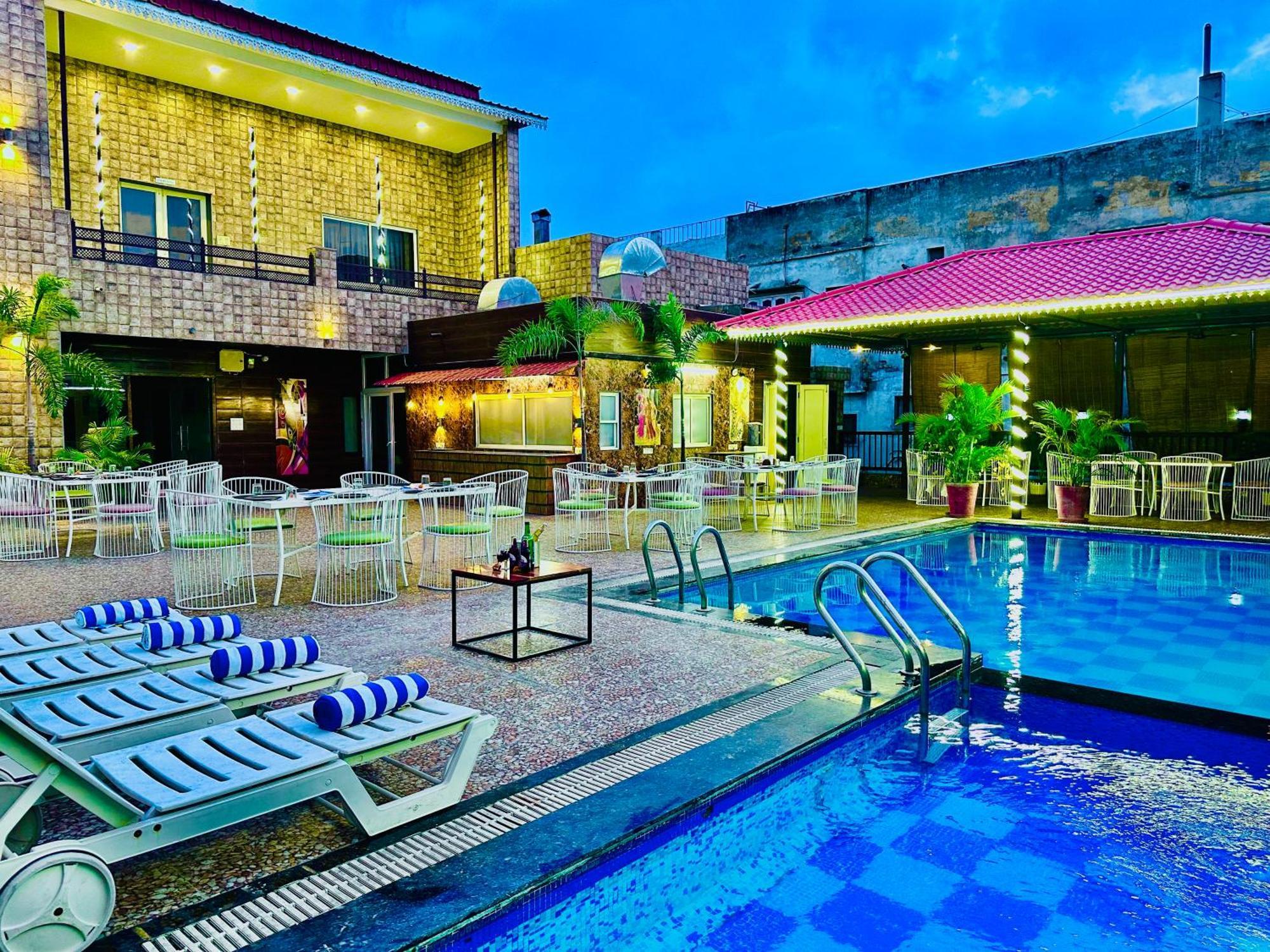 Hotel Grand Bhagwat, Udaipur Esterno foto